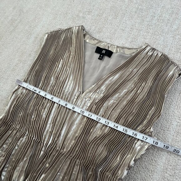 Banana Republic Lena V Neck Sleeveless Pleated Blouse Top M Gold Festive Holiday - Picture 6 of 7